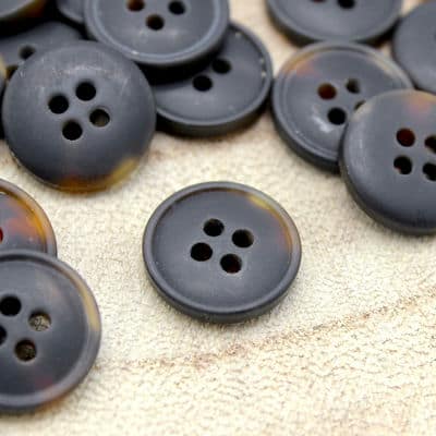 Marbled round button - brown