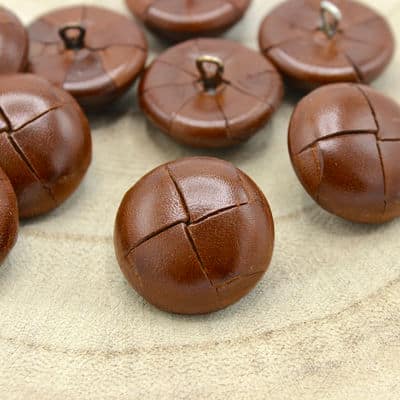 Round button - brown
