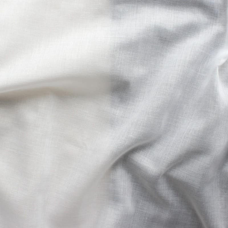 Tissu en voile en coton et polyester blanc
