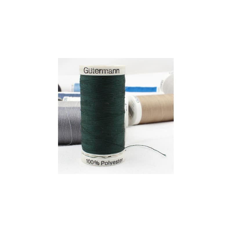 Green sewing thread Gütermann 472