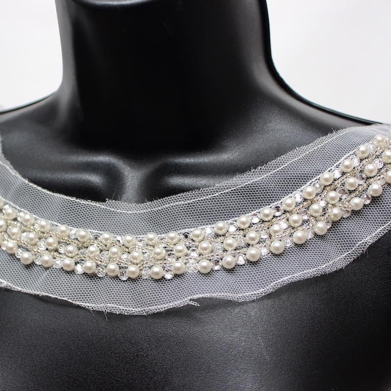 Embroidered collar with pearls on tulle