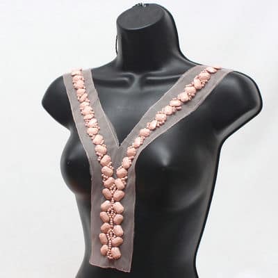 Embroidered plastron collar with pearls - pink 