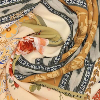Panel in polyester with flowers - beige