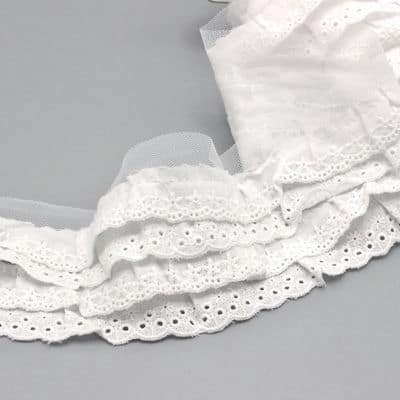 Broderie anglaise à 4 volants