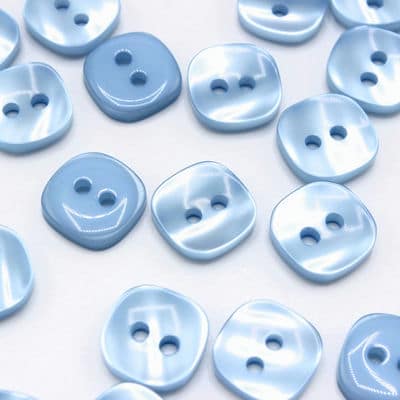 Square pearly button - sky blue 