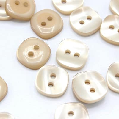 Square pearly button - beige 