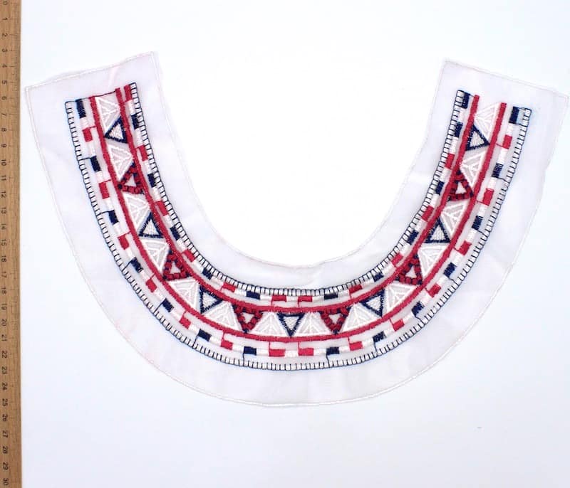 Embroidered plastron collar - red and black 