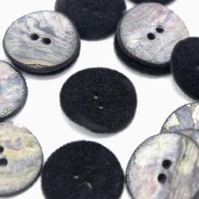 Pearly button in velvet - black