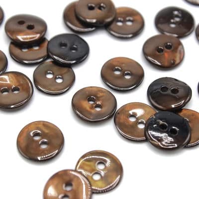 Pearly button - brown 