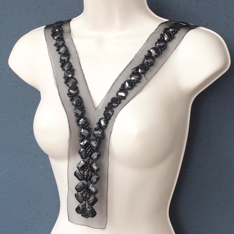 Embroidered plastron collar with pearls - black