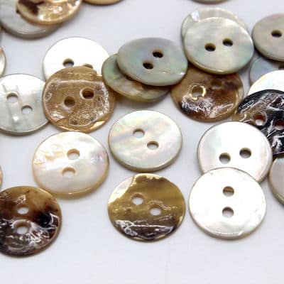 Pearly button - beige 