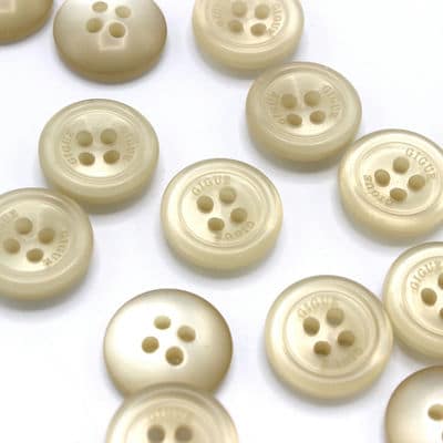 Fantasy button - pearly light beige 