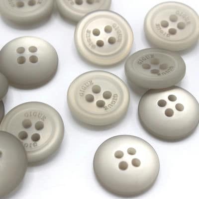 Fantasy button - pearly light grey 