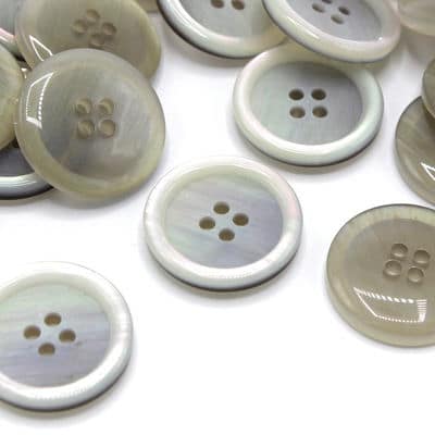 Pearly button - grey 