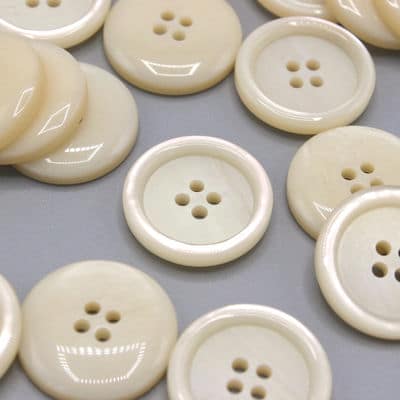 Pearly button - ecru