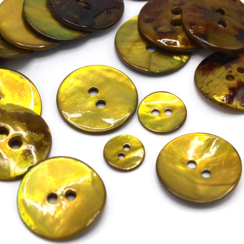 Pearly button - ochre
