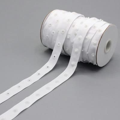 Strap with plastic snap buttons - white