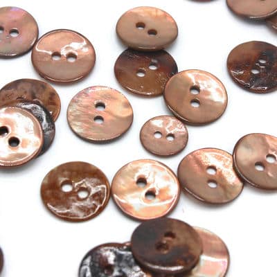 Pearly button - brown