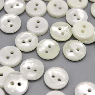 Pearly button - white