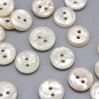 Pearly button - off-white