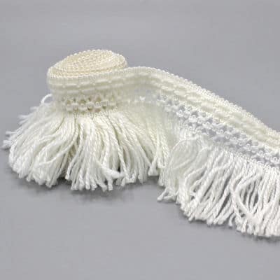 Fringes with wool aspect - white