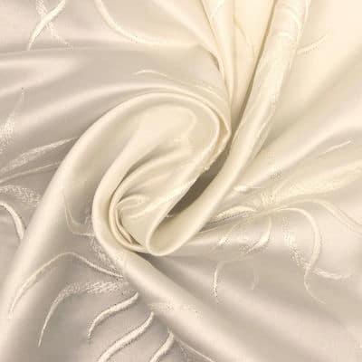 Geborduurde polyester satijn - gebroken wit 