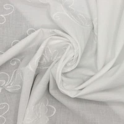 Tissu coton brodé - blanc 