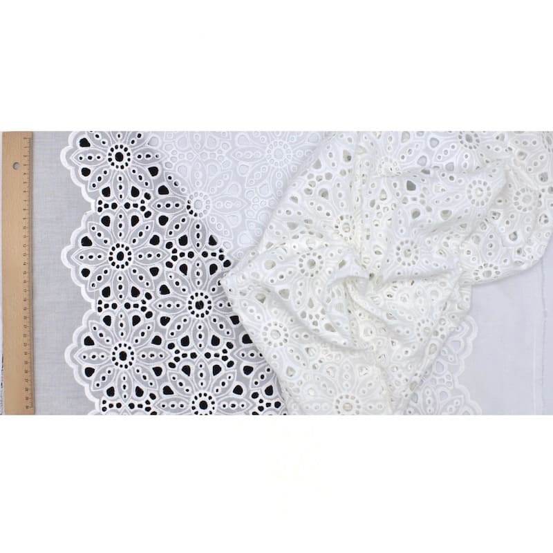 Embroidered cotton fabric - white