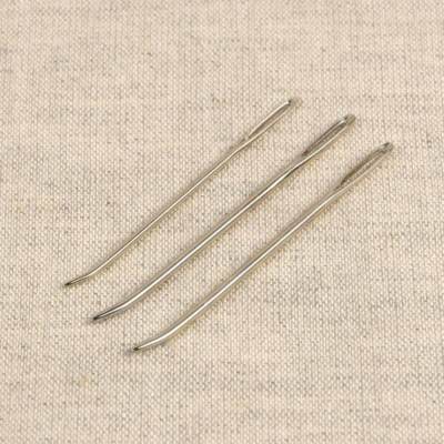 Tapestry needle with curved tip