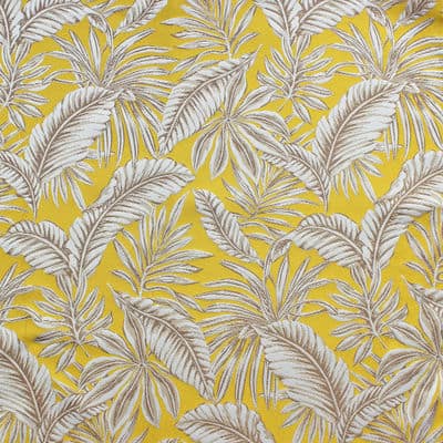 Tissu en polyester à perroquets roses et à feuilles beiges sur fond jaune